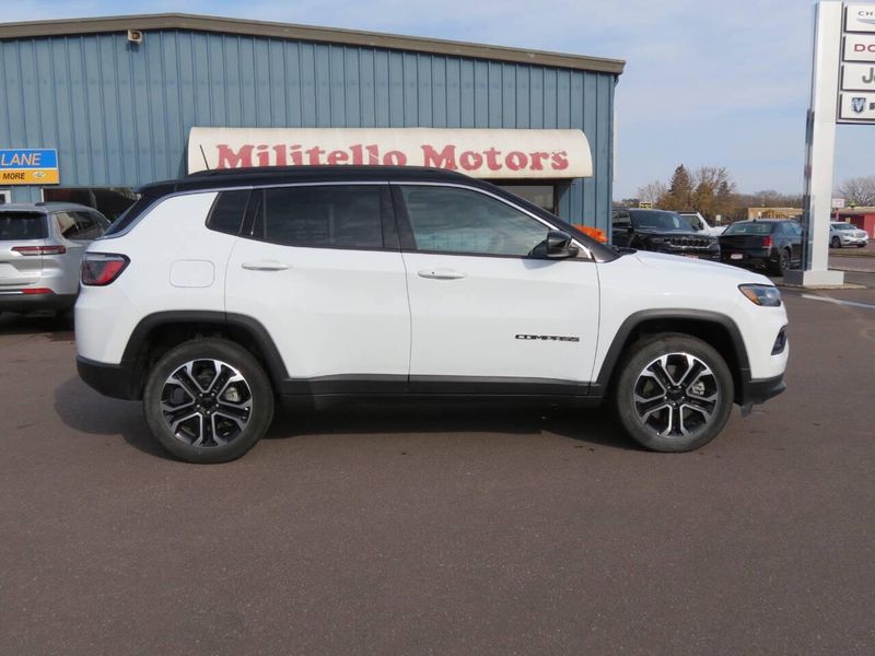 2023 Jeep Compass Limited 4x4 4dr SUVImage 1