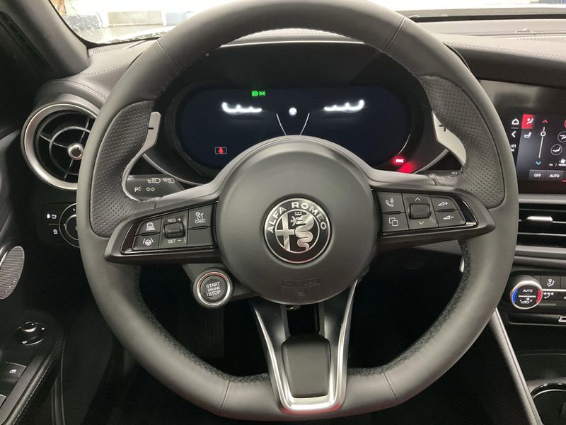 New 2026 Alfa Romeo Giulia AwdImage 16
