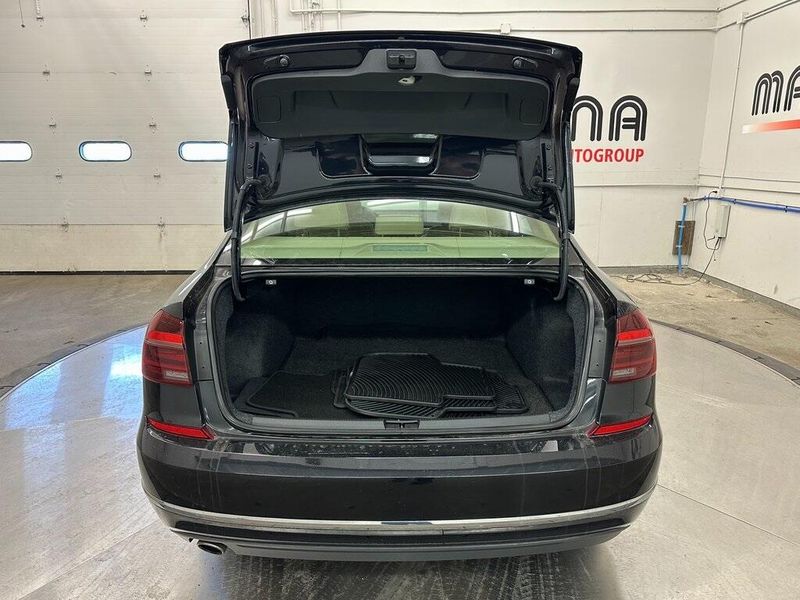 2018 Volkswagen Passat 2.0T SEImage 16