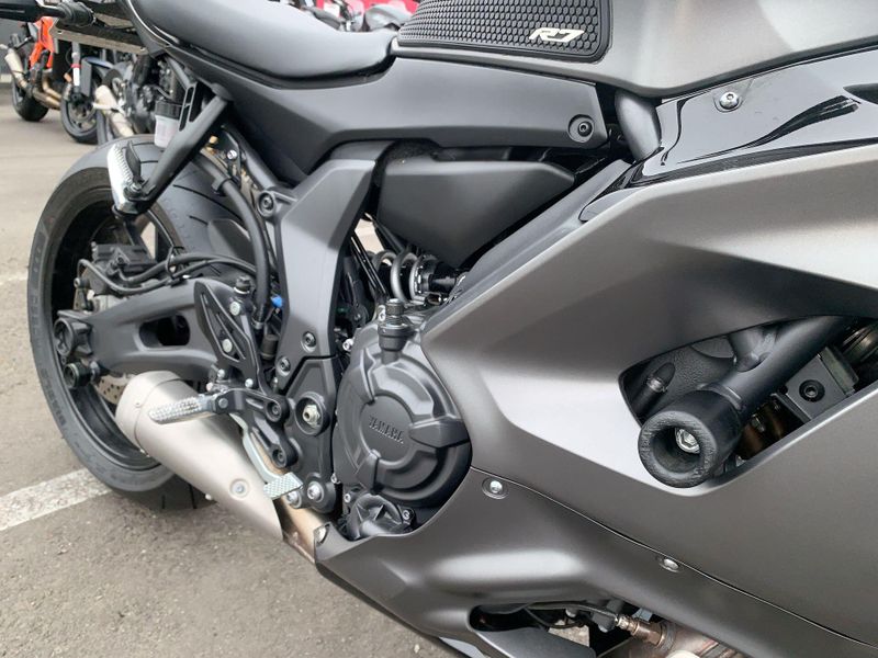 Used 2024 Yamaha YZF-R7 Image 22
