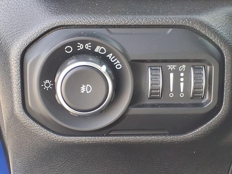 Used 2019 Jeep Wrangler Unlimited SaharaImage 19