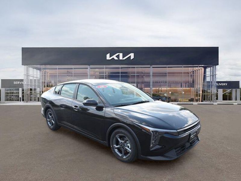 New 2026 Kia K4 LXSImage 1