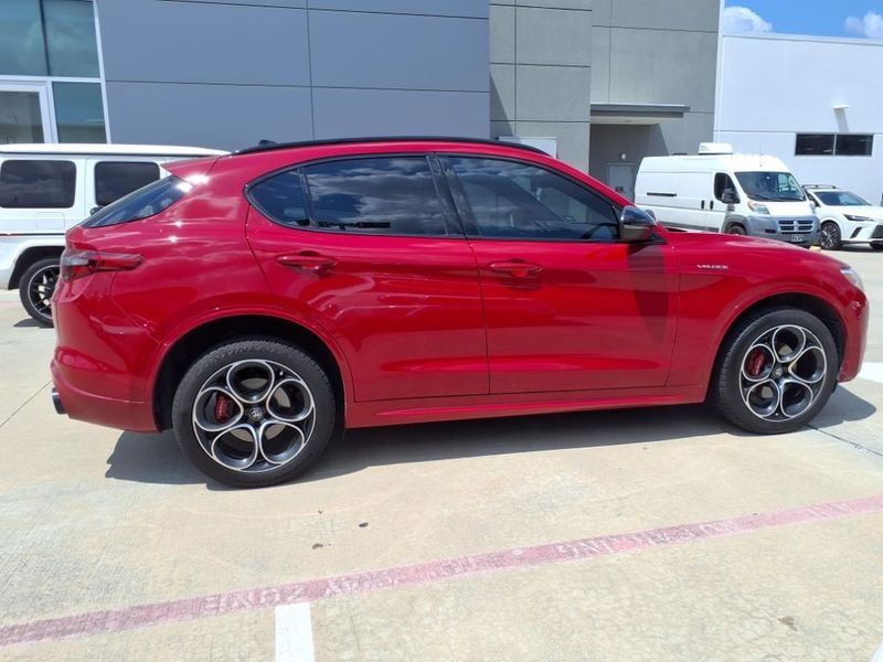 Used 2022 Alfa Romeo Stelvio VeloceImage 16