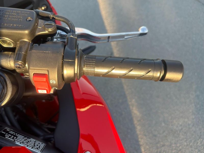 New 2026 Honda CBR650R E-CLUTCH Image 22