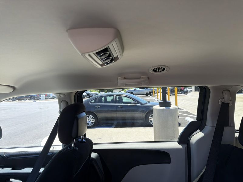 Used 2016 Dodge Grand Caravan SEImage 28