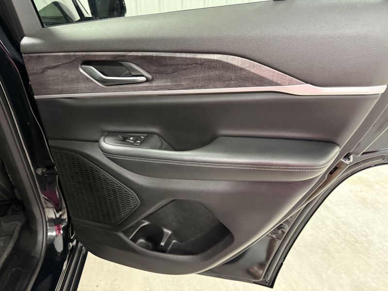 Used 2023 Jeep Grand Cherokee LimitedImage 9