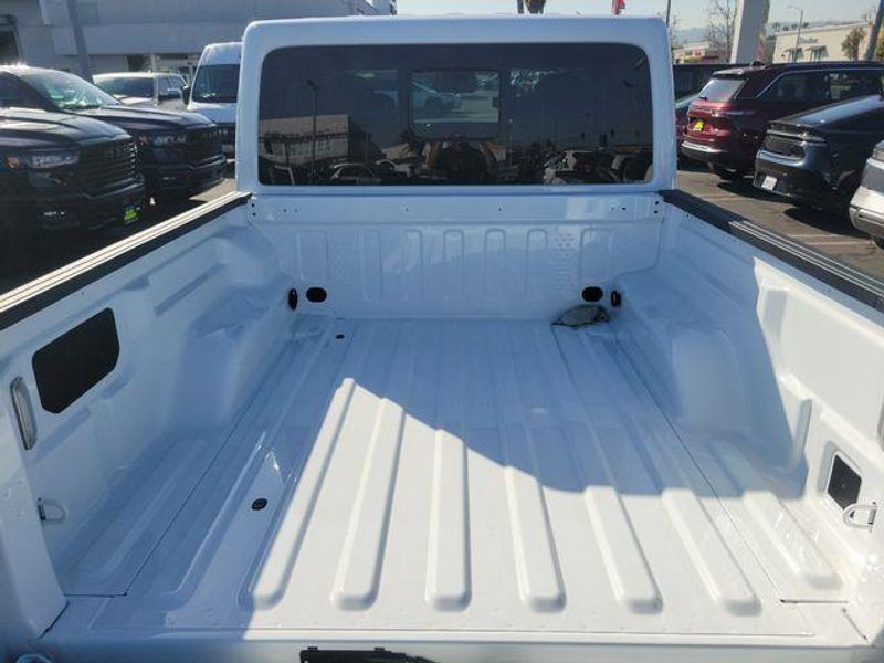 New 2026 Jeep Gladiator Mojave 4x4