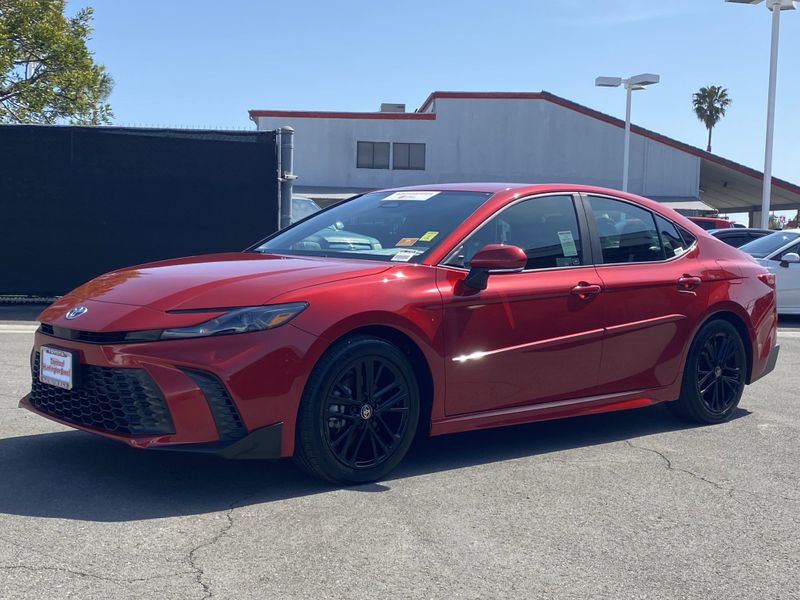 2025 Toyota Camry SEImage 8