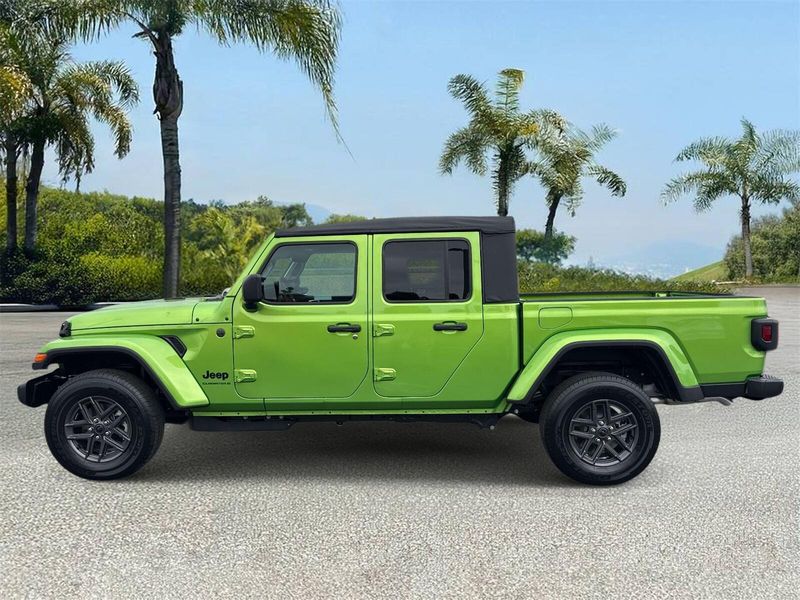 New 2026 Jeep Gladiator Sport S 4x4
