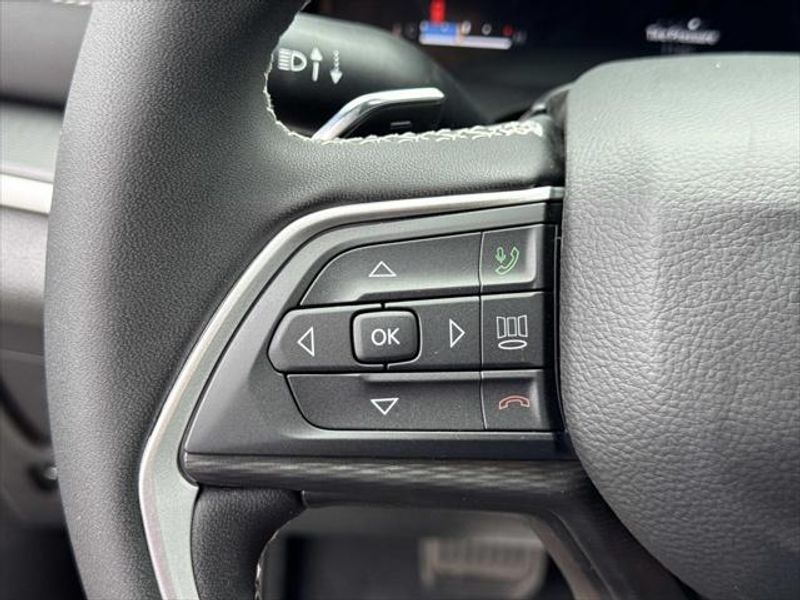 New 2026 Jeep Grand Cherokee L Laredo 4x2