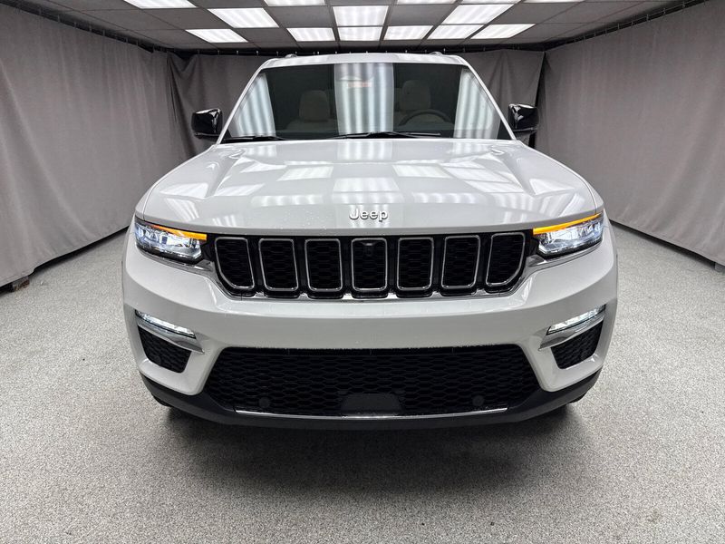 New 2025 Jeep Grand Cherokee Limited 4x4Image 5