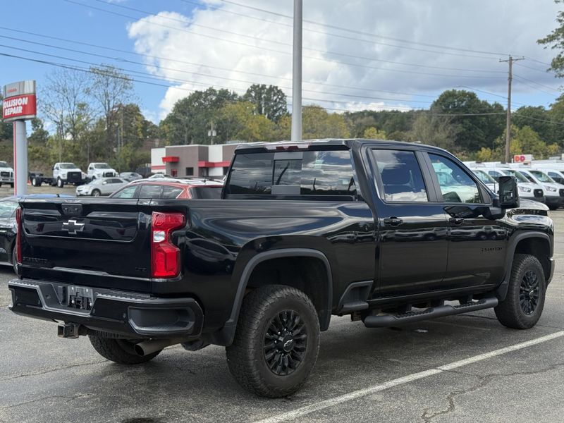 2023 Chevrolet Silverado 2500HD LTZ photo 2