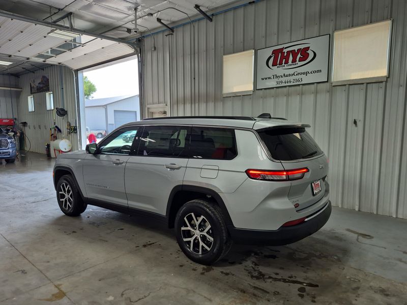 New 2025 Jeep Grand Cherokee L Limited 4x4Image 23