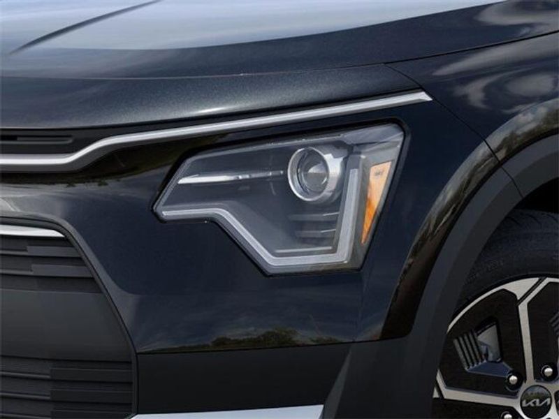 2025 Kia Niro LXImage 10