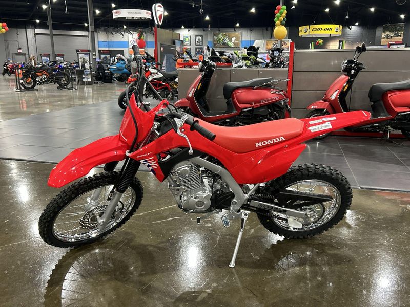 2025 Honda CRF125F BIG WHEEL  in a RED exterior color. Del Amo Motorsports of Redondo Beach (424) 390-7811 delamomotorsports.com 