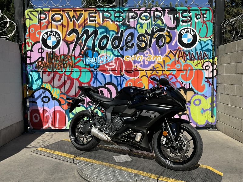New 2025 Yamaha YZF-R7 Image 3