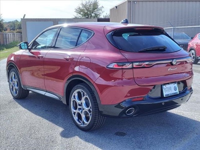 2024 Alfa Romeo Tonale Veloce Eawd in a Alfa Rosso (Red) exterior color and Red/Blackinterior. Northside Alfa Romeo of Houston 281-475-4549 alfaromeousaofnorthhouston.com 