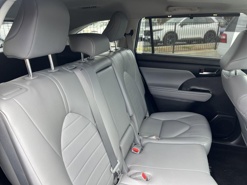 Used 2023 Toyota Highlander LImage 28