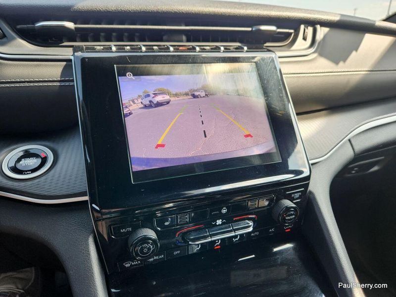 2024 Jeep Grand Cherokee Altitude photo 3