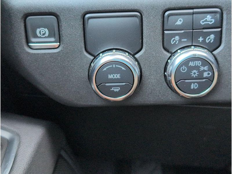 Used 2025 GMC Sierra 1500 SLTImage 29