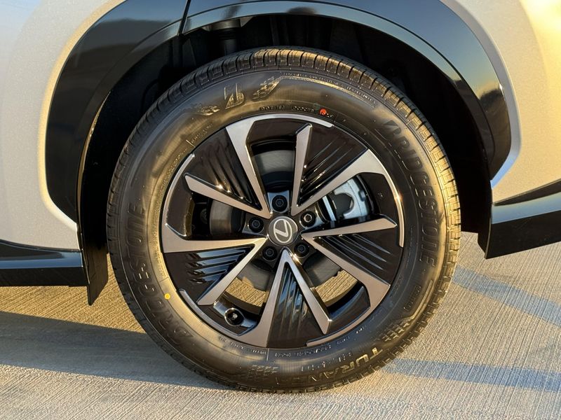 New 2026 Lexus RZ 350eImage 15