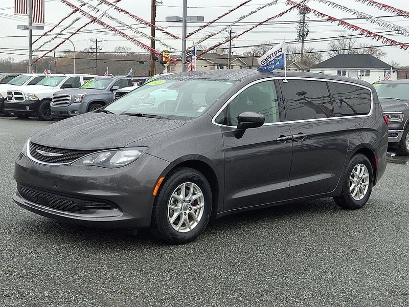 2021 Chrysler Voyager LX photo 3