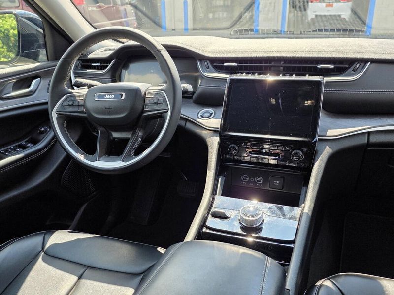 Used 2023 Jeep Grand Cherokee Limited