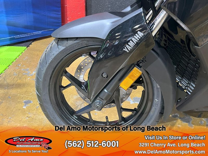 2025 Yamaha Xmax Image 2