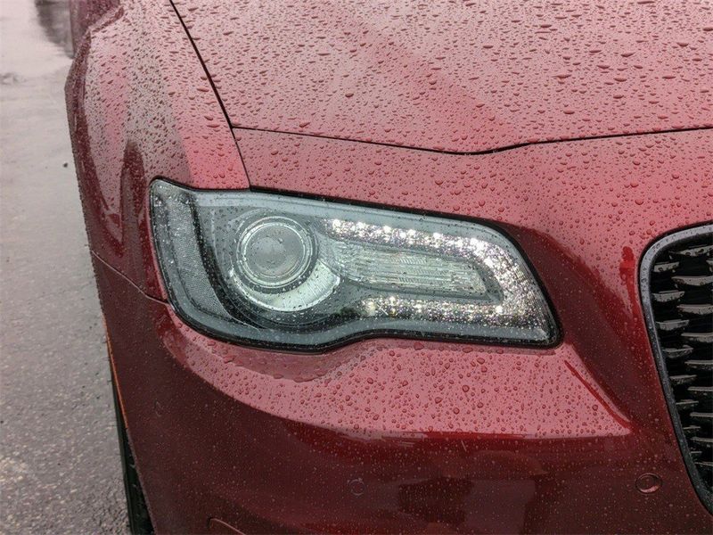 2023 Chrysler 300 Touring L RwdImage 10