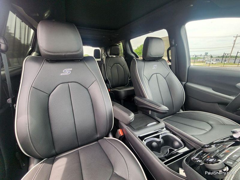 2025 Chrysler Pacifica LimitedImage 29