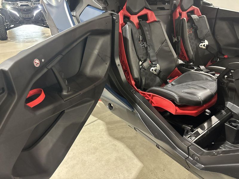 New 2026 Can-Am MAVERICK R X RS WITH SMART-SHOX 999T DCT Image 19