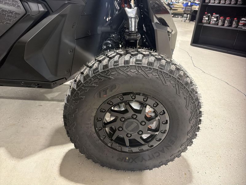 New 2026 Can-Am MAVERICK R X RS 999T DCT Image 19