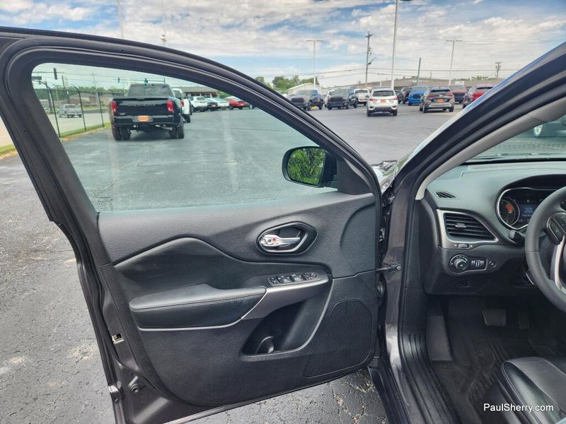 Used 2022 Jeep Cherokee Latitude Lux