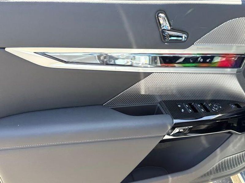 New 2026 BMW 7 Series 750e xDriveImage 15