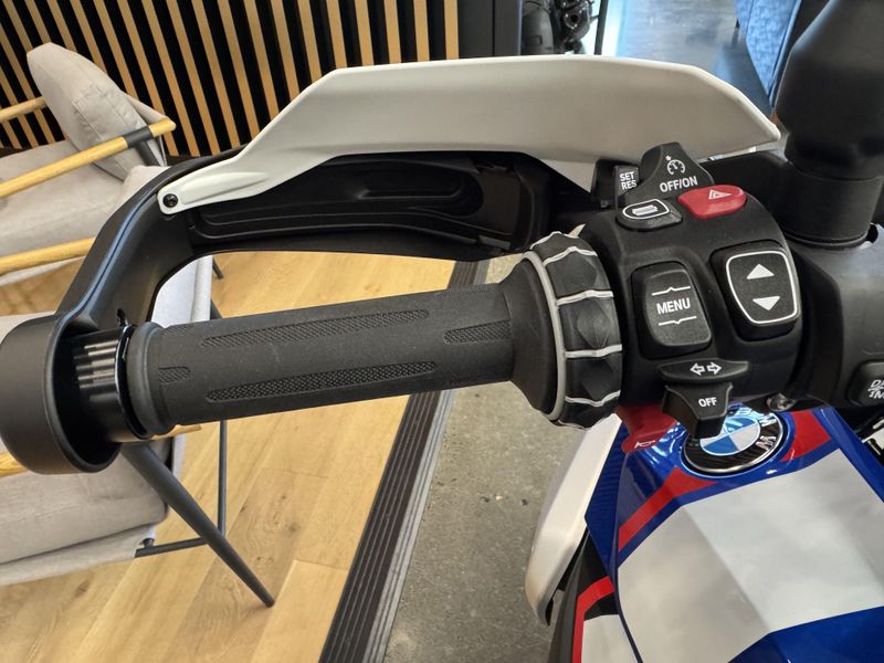 2025 BMW R 1300 GS - TROPHY - AUTOMATIC SHIFT ASSISTANT - RACING BLUE METALLIC 