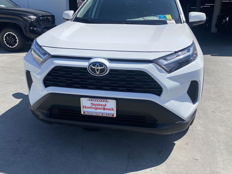 2022 Toyota RAV4 XLEImage 9