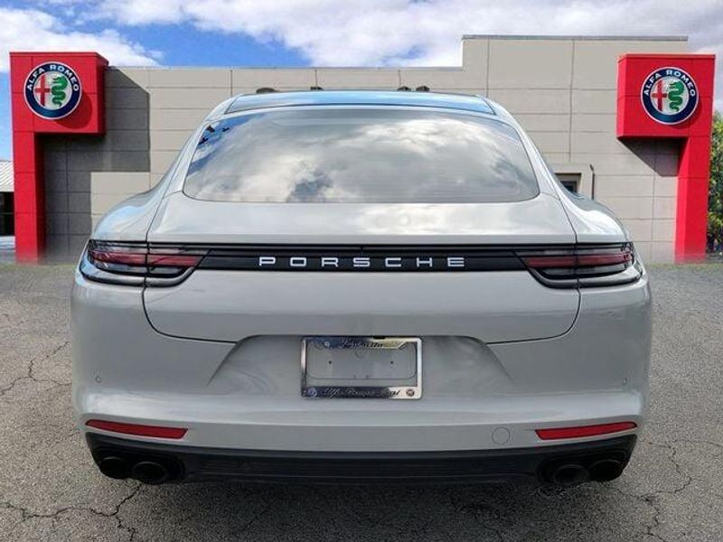 2018 Porsche Panamera Base 4 photo 4