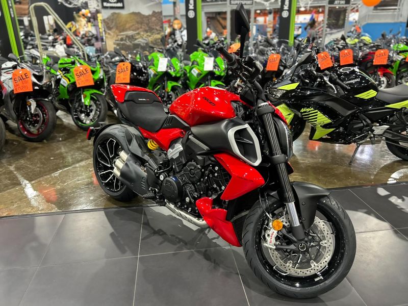 New 2025 Ducati DIAVEL V4 Image 3