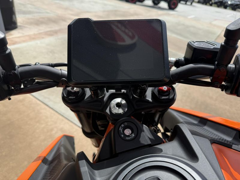 New 2025 KTM 390 DUKE Image 11