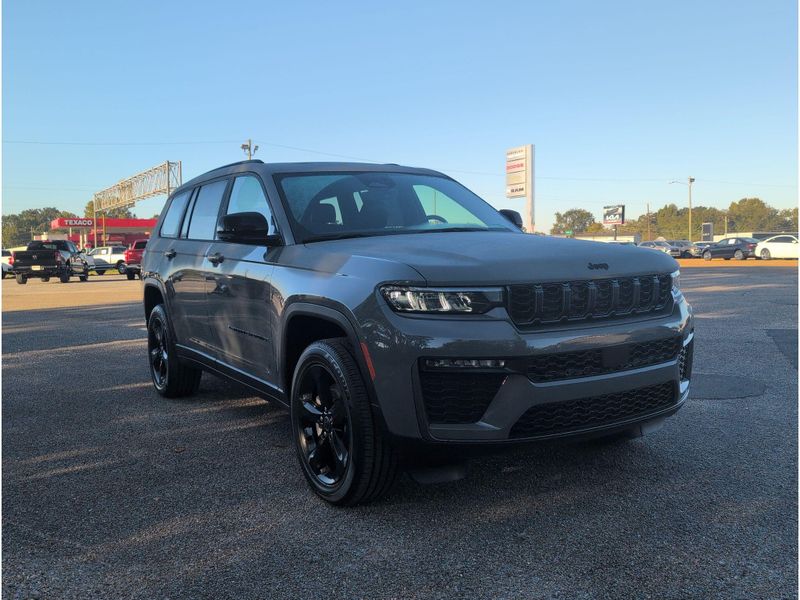 New 2027 Jeep Grand Cherokee L Limited 4x2Image 7