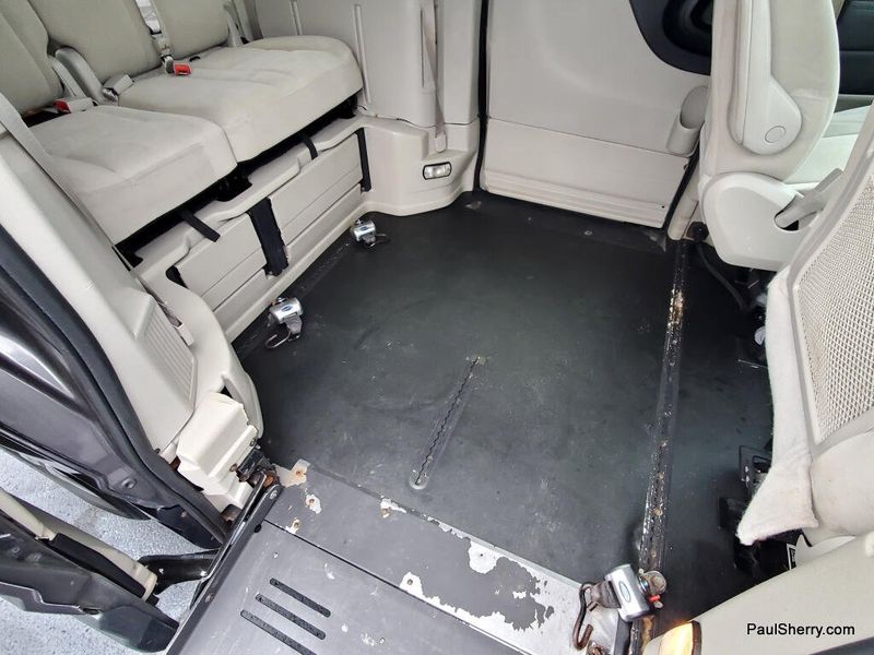 Used 2015 Dodge Grand Caravan SE