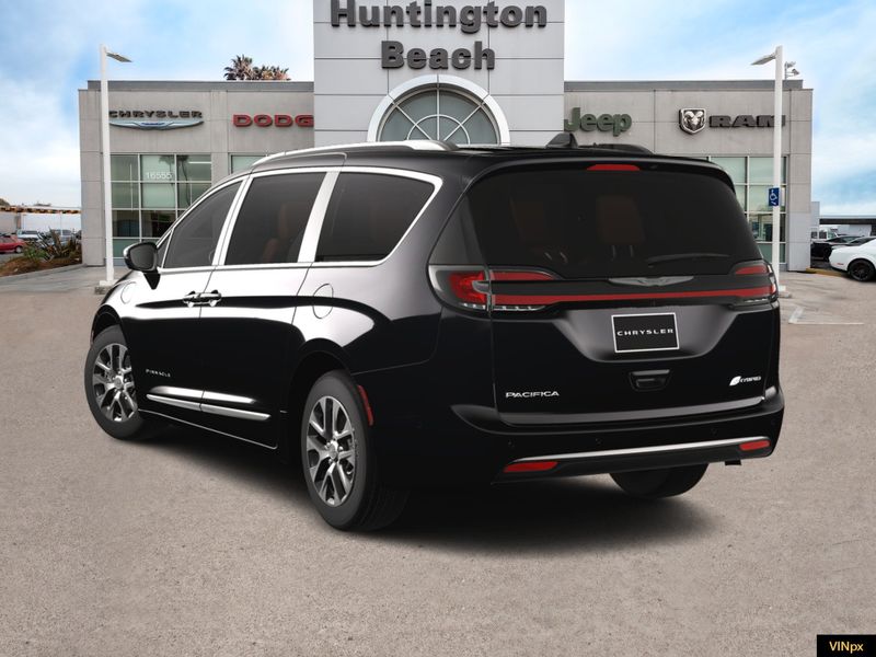 2024 Chrysler Pacifica Hybrid PinnacleImage 5