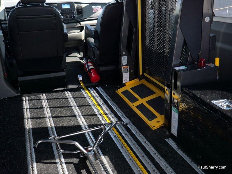 2022 Ford Transit Wagon XLImage 21