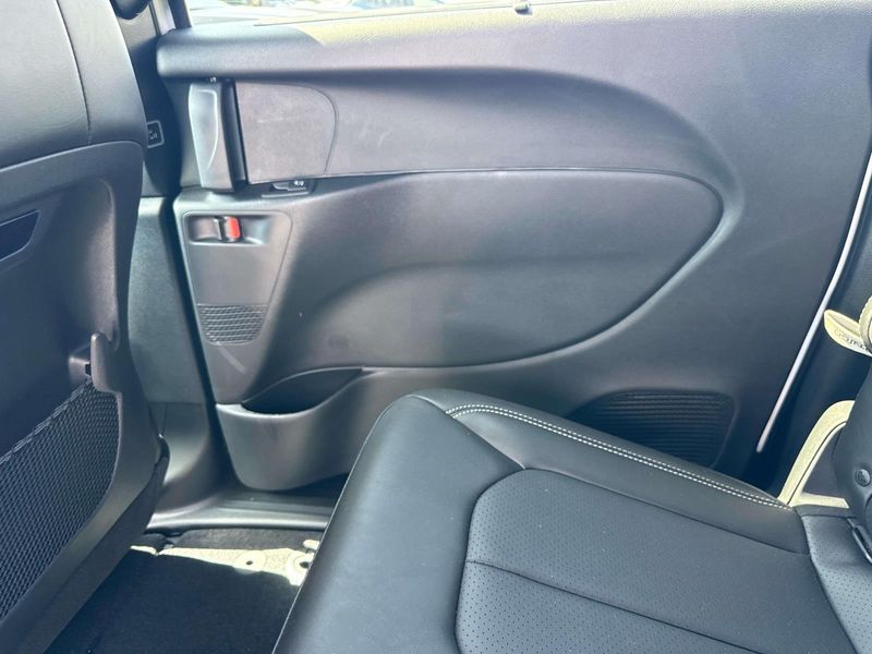 New 2027 Chrysler Pacifica Select Awd