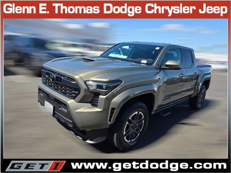 2025 Toyota Tacoma TRD Sport photo 3