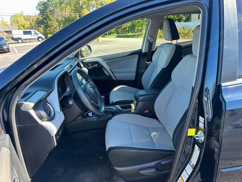 2017 Toyota RAV4 XLE photo 11