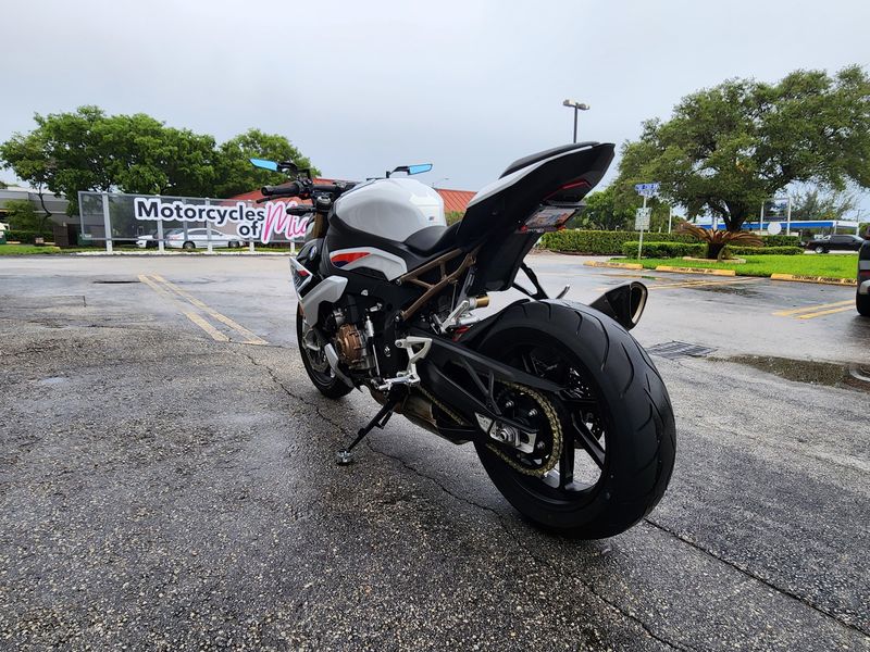 2022 BMW S 1000 R Image 7