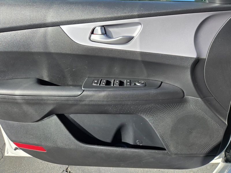 Used 2024 Kia Forte LXS IVT