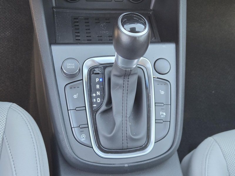 Used 2022 Hyundai Kona Limited DCT FWD