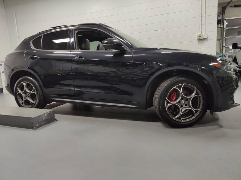 2024 Alfa Romeo Stelvio Sprint Q4 AWD w/Sunroof/Wheel PkgImage 3